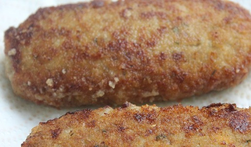 1. Этап. Рыбные зразы: Выложить на бумажное полотенце.