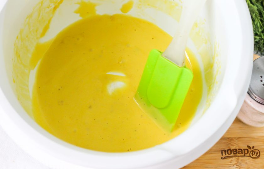 1. Этап. Соус Айоли от Джейми Оливера: Тщательно перемешайте и оставьте на 10-15 минут, чтобы соус пропитался чесночным ароматом.