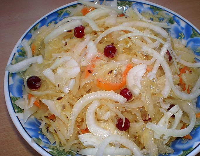 1. Этап. Квашеная капуста по-немецки: А потом можно есть!:) Если не любите очень кислую капусту (немцы-то как раз любят!), то хранить лучше в холодильнике.