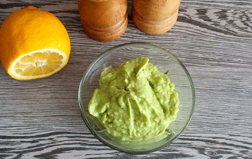 1. Этап. Мексиканские бургеры: Пробейте до получения однородной массы. Уберите в холодильник.