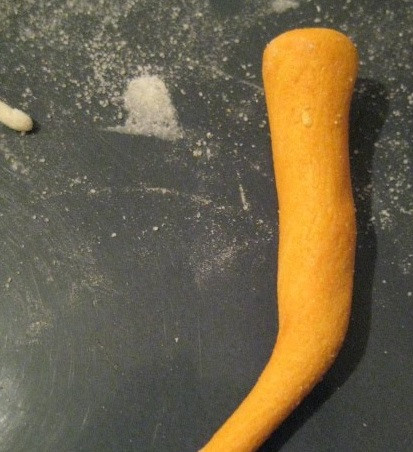 1. Этап. Торт Феи: 20. Если мастерства лепки из мастики пока не достаточно для шедевров, можно сделать вот такие заготовки.