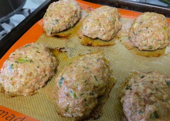 1. Этап. Котлеты из утки: 7. Запекаются котлеты из утки в домашних условиях около 20 минут до готовности.