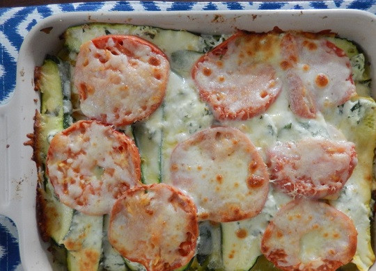 1. Этап. Лазанья с кабачками и помидорами: 6. Повторить слои и верх смазать сыром. Отправить форму в духовку на 30-40 минут. Подавать такую лазанью можно с гарниром, мясом или как самостоятельное блюдо.