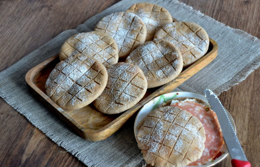 1. Этап. Ржаные лепешки на закваске: В процессе выпечки в лепешках образуется пустота 