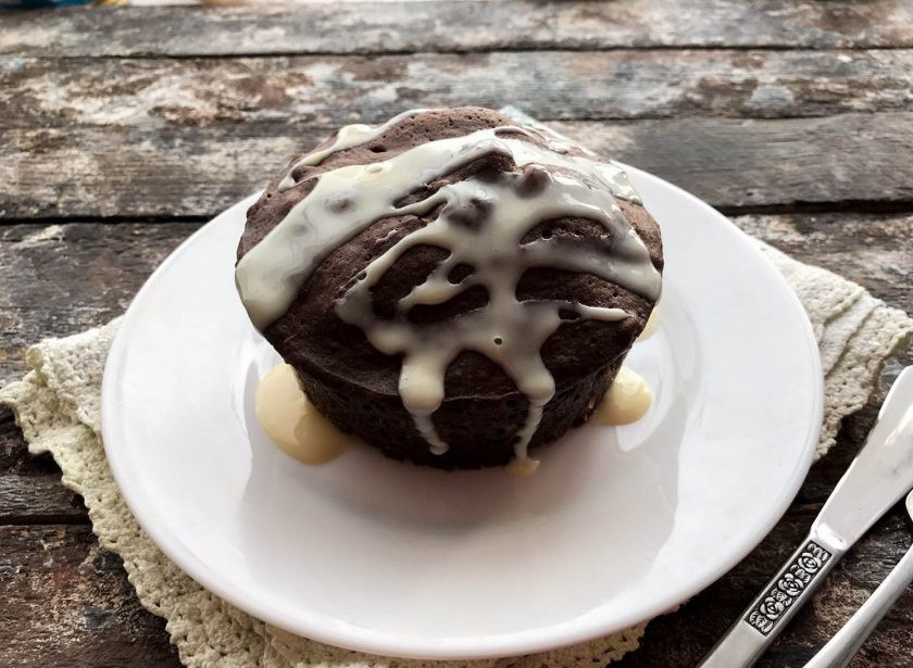 1. Этап. Кекс за 2 минуты в микроволновке: Кекс в микроволновке за 2 минуты готов. Можно подавать к столу как горячим, так и холодным.