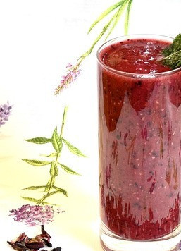 1. Этап. Смузи фруктовый Каркаде: Перелить в стакан, украсить листиками мяты и подавать.