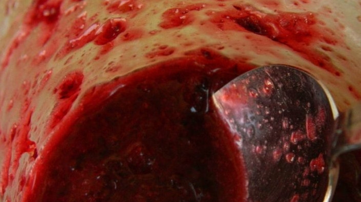 1. Этап. Печенье с вареньем (быстро и просто): 3. Осталось только смазать две печеньки вареньем и склеить их между собой.