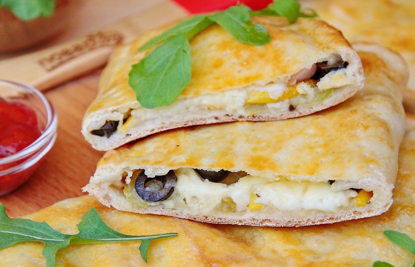 1. Этап. Кальцоне с цукини, оливками и моцареллой: Приятного аппетита!