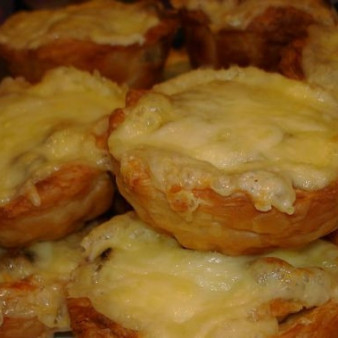 Жульен в корзиночках из теста