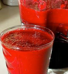 1. Этап. Витаминный напиток из свеклы, красного апельсина и клубники: 4. Измельчать и взбивать напиток до тех пор, пока масса не станет однородной.