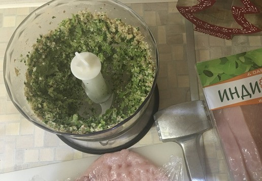 1. Этап. Рулет из индейки с пикантной начинкой: Стейки индейки ТМ 