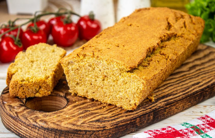 1. Этап. Кукурузный хлеб без глютена: Вот такой солнечный красавчик получился! Приятного аппетита!