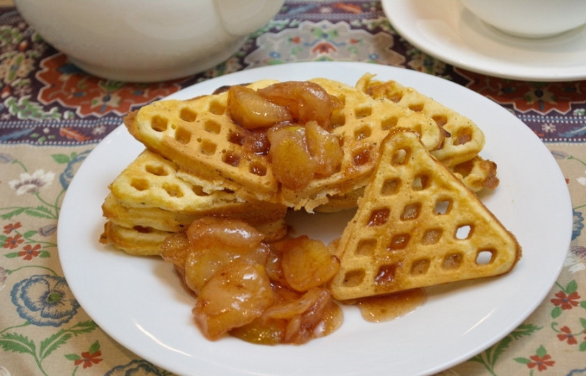 1. Этап. Венские вафли: Подайте вафли к столу с джемом, вареньем, топингом или мороженым. Приятного аппетита!