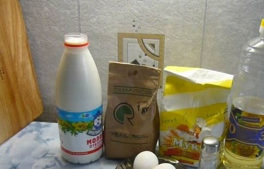 1. Этап. Блины без соды: 1. Приготовить вкусную домашнюю выпечку можно всего за полчаса. Блины без соды получаются очень нежными. Основа теста - молоко.