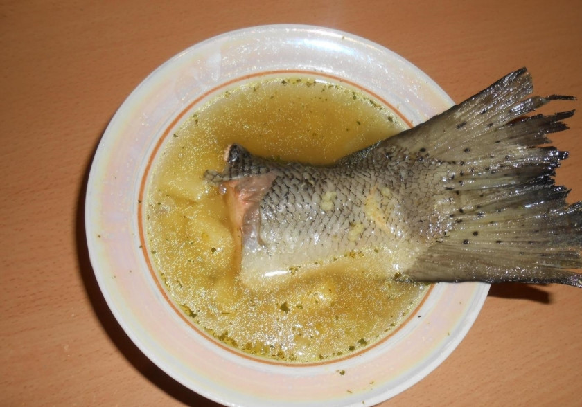 1. Этап. Уха из семги с пшеном: 6. Тщательно перемешиваем, варим еще минут пять — и выключаем огонь, накрываем суп крышкой и настаиваем его полчаса. Готовый суп подаем порционно. Приятного аппетита!