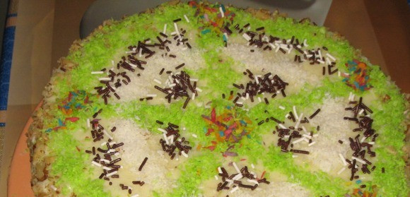 1. Этап. Торт Катерина: 6. Остывший корж разрезаем на три части, каждую щедро промазываем кремом. Украшаем на свой вкус. Готово!