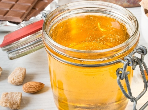 1. Этап. Сахарный сироп: Полностью остудите сироп. Храните его в стеклянной банке при комнатной температуре.