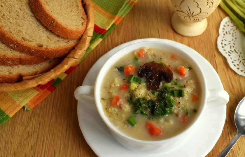 1. Этап. Пшенный суп с грибами: Налейте супчик и подавайте. Приятного аппетита!