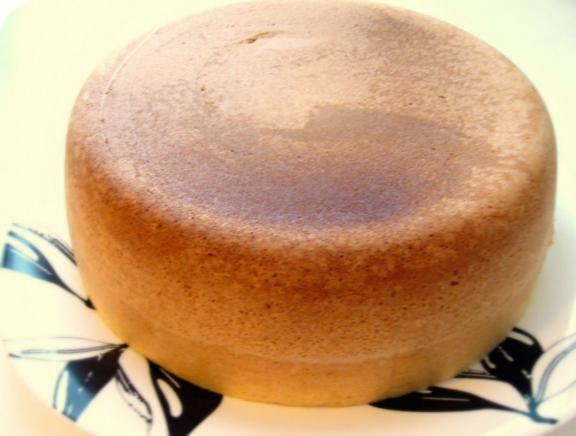 1. Этап. Бисквит в мультиварке Поларис: Выпекаем бисквит в режиме выпечки на протяжении 50 минут. После сигнала наша выпечка готова!