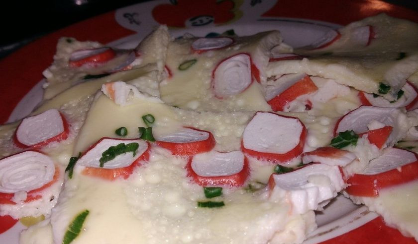 1. Этап. Омлет с крабовыми палочками для диеты Дюкана: 7. Всего 5 минут — и ваш сытный и вкусный завтрак готов!