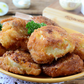 Хот-дог в луковых колечках