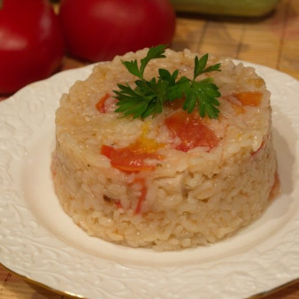 Рис с курицей и помидорами
