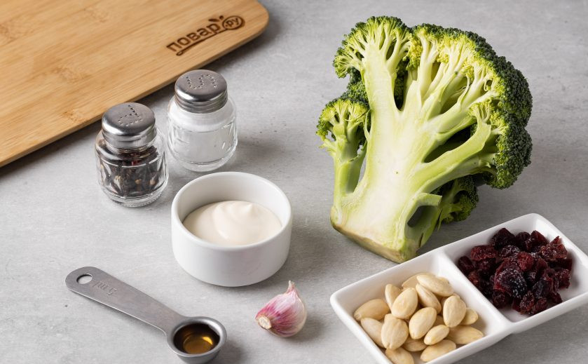 1. Этап. Салат Вкуснее не бывает: Подготовьте все ингредиенты.