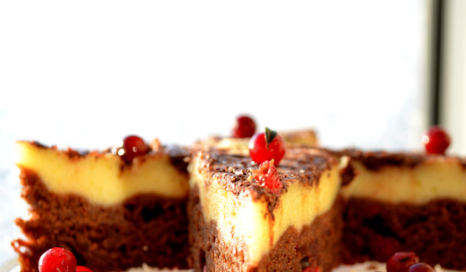 1. Этап. Брусничный торт с белым шоколадом: 4. Украшаем при подаче свежими ягодками. Готово!