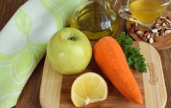 1. Этап. Салат из моркови и яблока: Морковь и яблоко помойте, очистите.