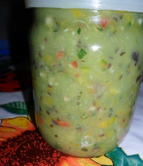 1. Этап. Аджика из крыжовника на зиму: 3. А теперь просто все ингредиенты смешиваем и измельчаем в блендере. Заправляем маслом, добавим соль, помещаем в стерильную банку. Закроем и пусть стоит в холодильнике.