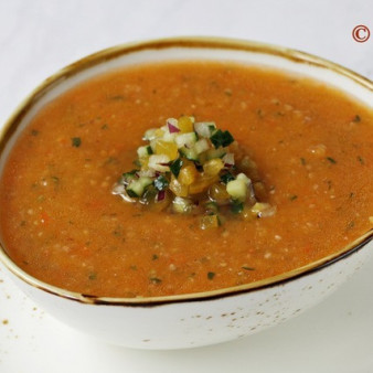 Гаспачо из персиков и томатов