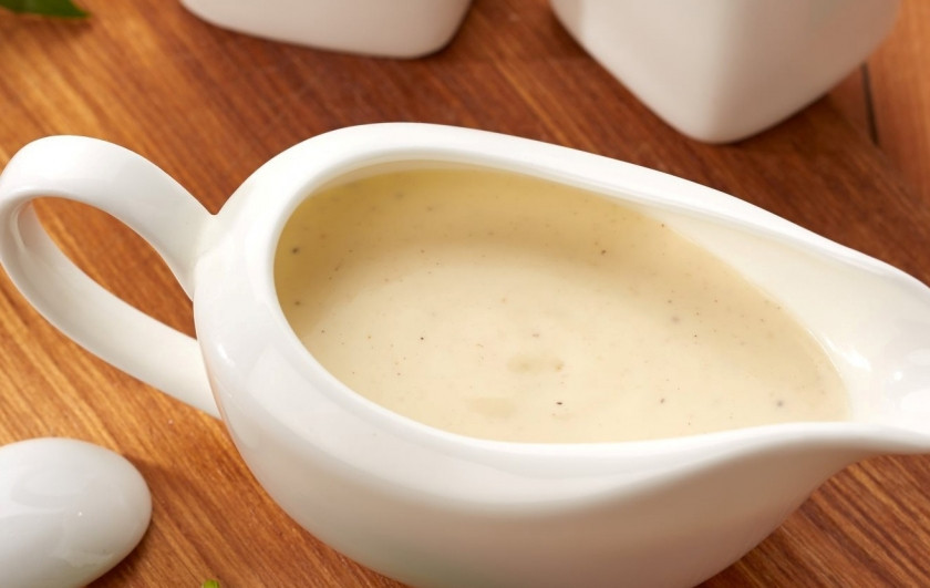 1. Этап. Соус Горгонзола: 8. Переливаем готовый соус в специальную соусницу, подаем его к столу. Таким соусом можно поливать мясные блюда, а лучше всего — любые блюда из макаронных изделий. Собственно, для них соус 