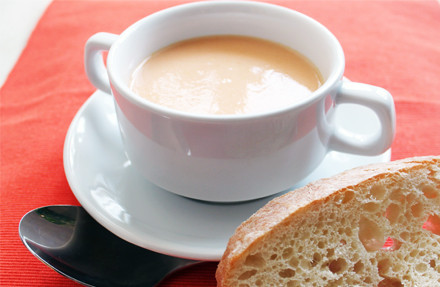 1. Этап. Рыбный суп-пюре: Готовый суп разливаем по тарелкам и подаем к столу. Приятного аппетита!