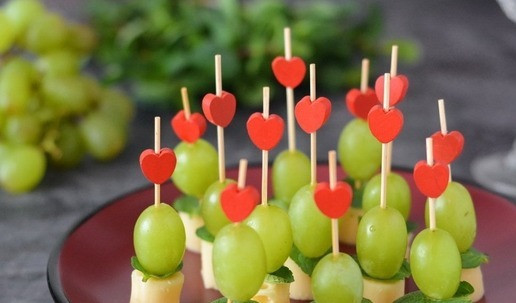 1. Этап. Канапе с сыром, виноградом и мятой: Вот и всё, канапе готовы!