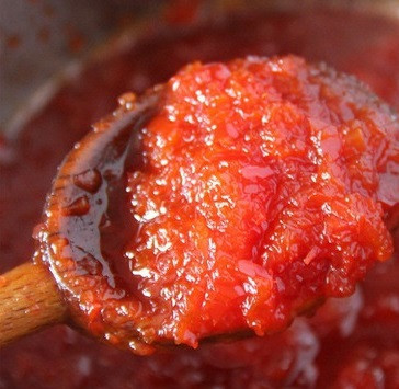 1. Этап. Конфитюр из перца: 6. Готовый конфитюр переложить в банку с плотно закрывающейся крышкой, остудить и можно хранить в холодильнике.