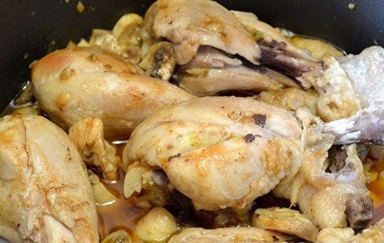 1. Этап. Куриные ножки, запеченные в мультиварке: 7. Получится сочное и нежное мясо, с обилием жидкости.