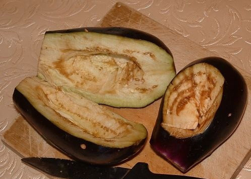 1. Этап. Маринованные баклажаны на зиму: 1. Для начала следует почистить баклажан. Главное - удалить сердцевину (она пойдет в начинку).