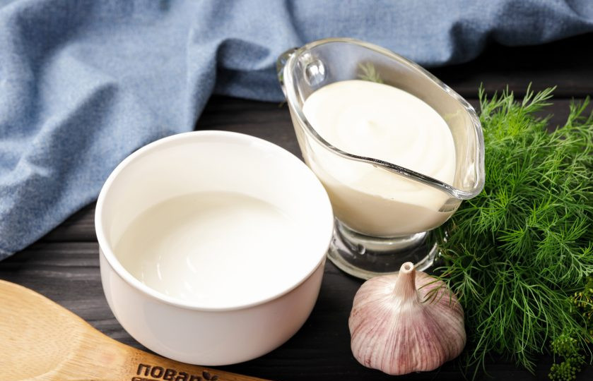 1. Этап. Соус Нежный: Подготовьте все ингредиенты.