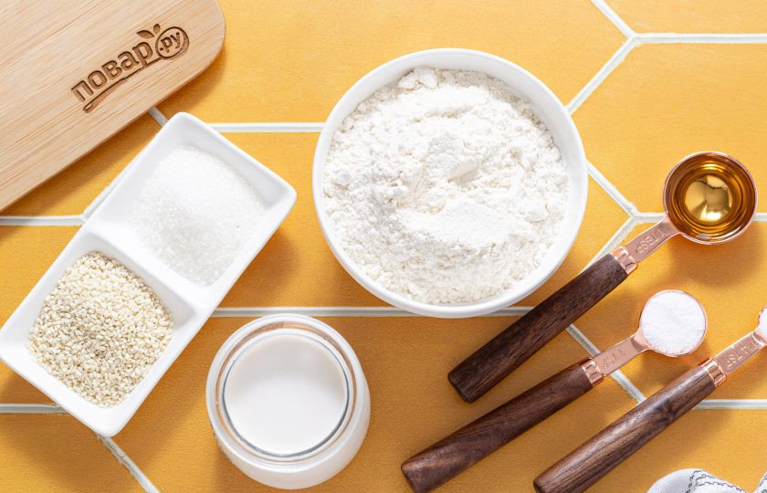 1. Этап. Булочки без яиц на йогурте: Подготовьте все ингредиенты.