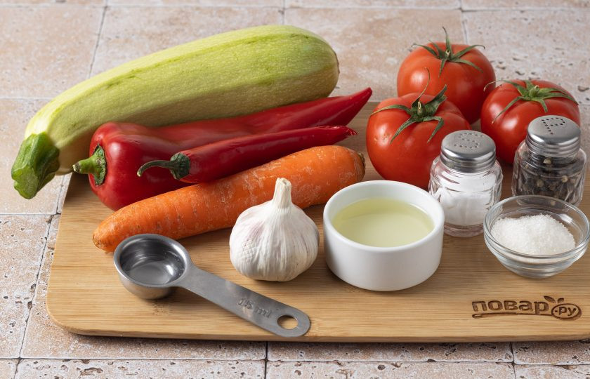 1. Этап. Аджика из кабачков на зиму: Подготовьте все ингредиенты.