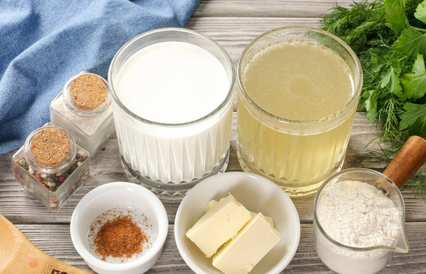 1. Этап. Сливочный соус в мультиварке: Подготовьте все ингредиенты. Бульон можете взять любой или вовсе заменить его на воду. Соль и специи берите по вкусу.