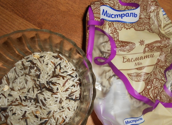 1. Этап. Куриные ножки с рисом в рукаве: 3. Рис для гарнира замачиваем на 1 час в холодной воде, после чего тщательно его промываем.