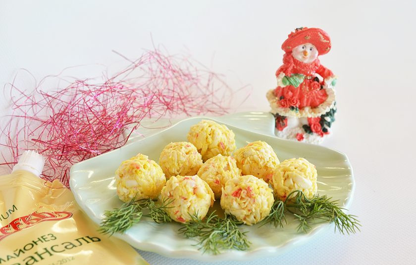 1. Этап. Шарики крабовые с сыром: Слепите шарики и подайте к столу. Приятного аппетита!