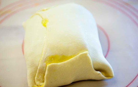 1. Этап. Говядина в горчице и слоеном тесте: 5. Заверните тесто 