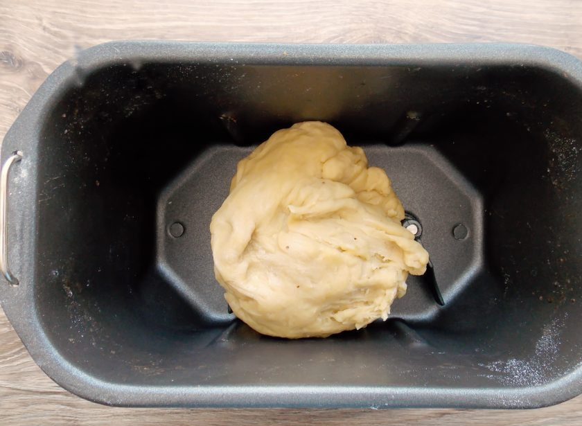 1. Этап. Домашняя лапша в хлебопечке: Установите чашу в хлебопечку, закройте крышку и включите режим