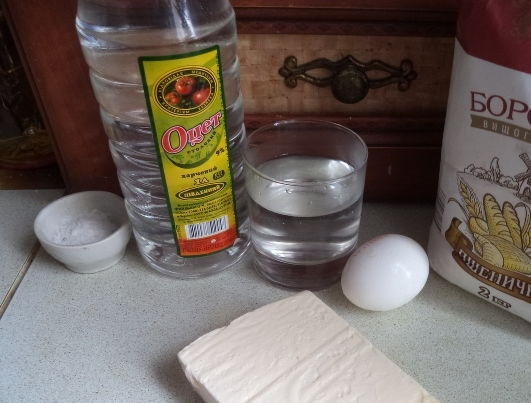 1. Этап. Быстрый рецепт слоеного теста: Начинаем с подготовки основных ингредиентов.