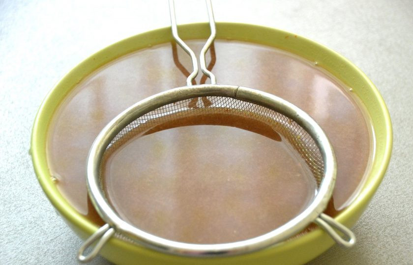 1. Этап. Телятина по-английски: Слейте и процедите бульон.