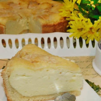 Песочный пирог с яблоками и творогом