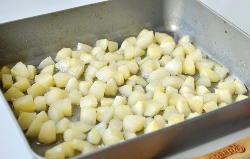 1. Этап. Варенье из груш в духовке: Отправляем груши в духовку, разогретую до 200 градусов на 30 минут.