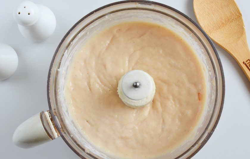 1. Этап. Закусочный торт для мужчин: Тесто для коржей готово, оно как густая сметана, нежное и воздушное.